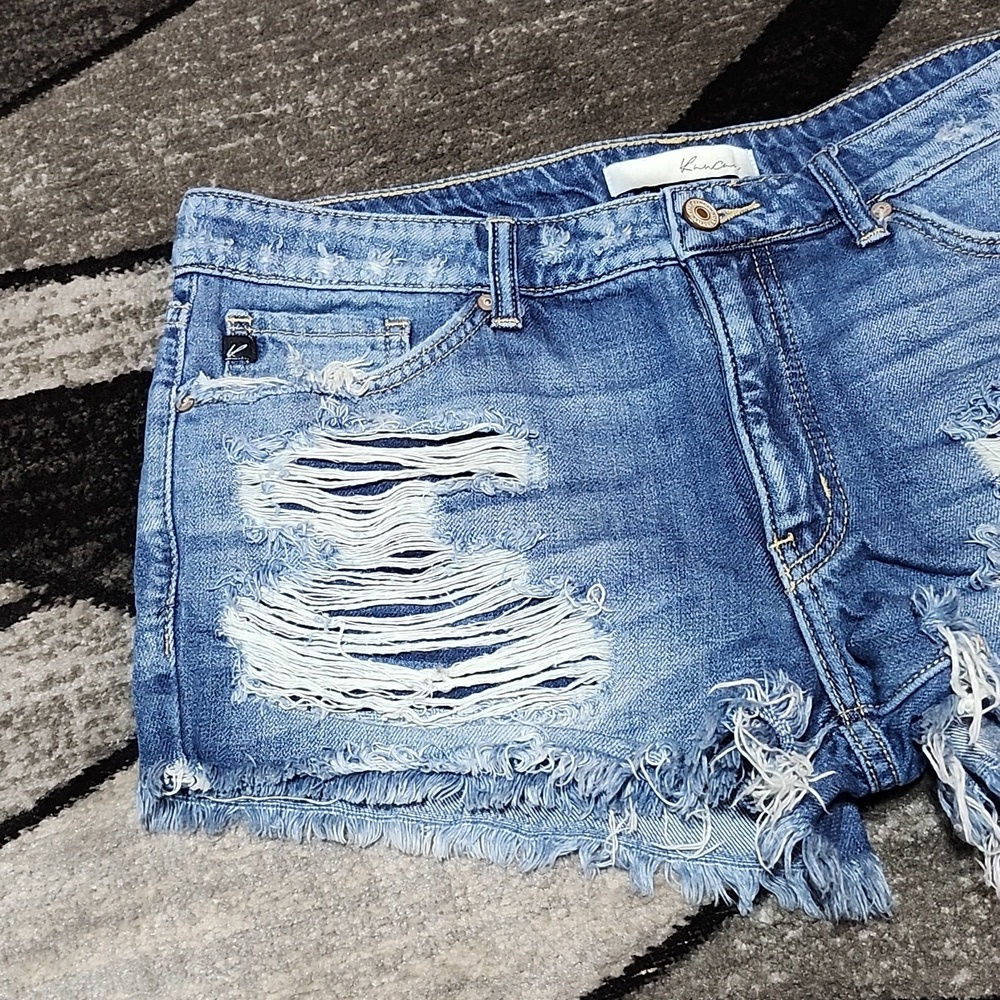 KANCAN LOS ANGELES DISTRESSED RAW-EDGE ZIP-FLY DENIM JEAN SHORTS - Picture 2 of 12